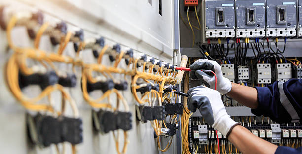 Professional Electrician technician working in Munford, AL